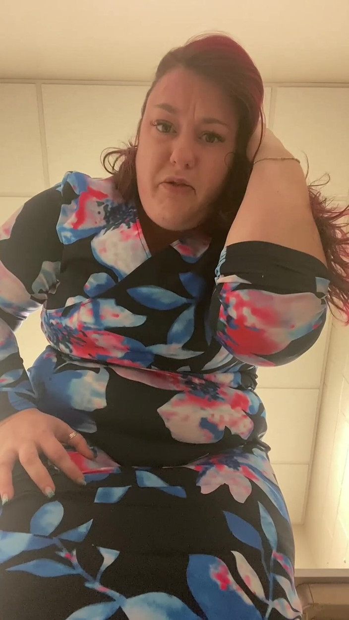 BellaBlast: Jako delikatna gigantka Made Tiny Worship My Duże śmierdzące stopy po śmierdzącym...