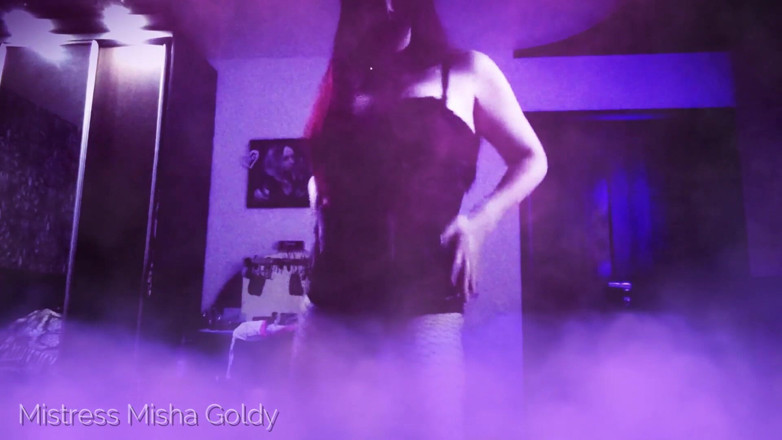 Goddess Misha Goldy: Peligrosa seducción corporal sexy de succubus! Hoy obtendré tu alma...