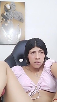 사무실에서 혼자 있는 동안 자위해