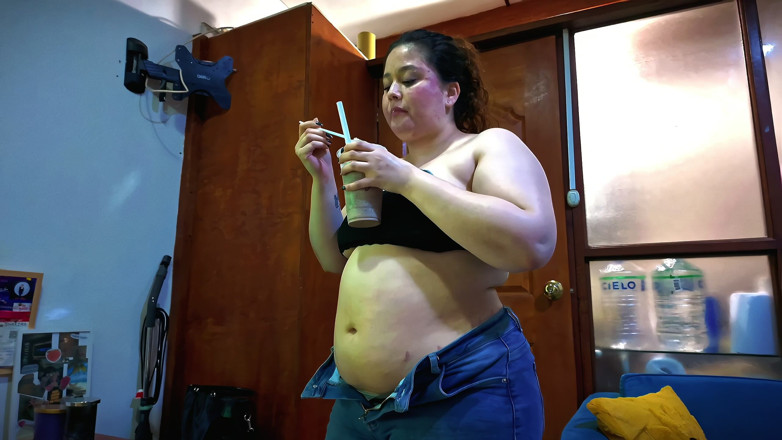Nicole Passat: Natural Curves with Nicole