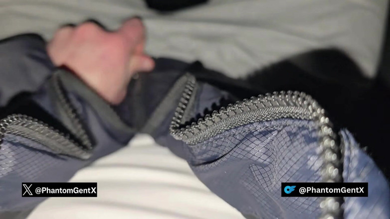 PhantomGentX: 穿着灰色CK的德国男孩在车里撸管直到大量射精 - Phantomgentx