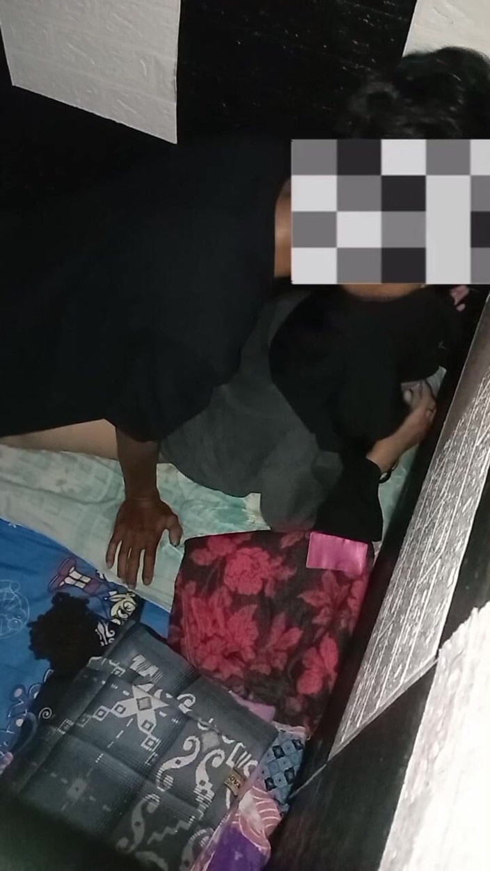 Famly sex: The Ass of a Hijab Asian Woman She Screams and...