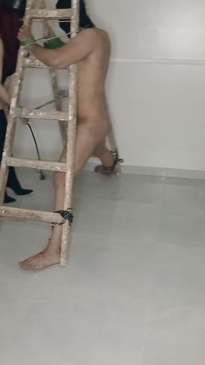 Starqueen studio: Služebníku mému, miluje moje příkazy. Jeho královna je nejsilnějším arabským...