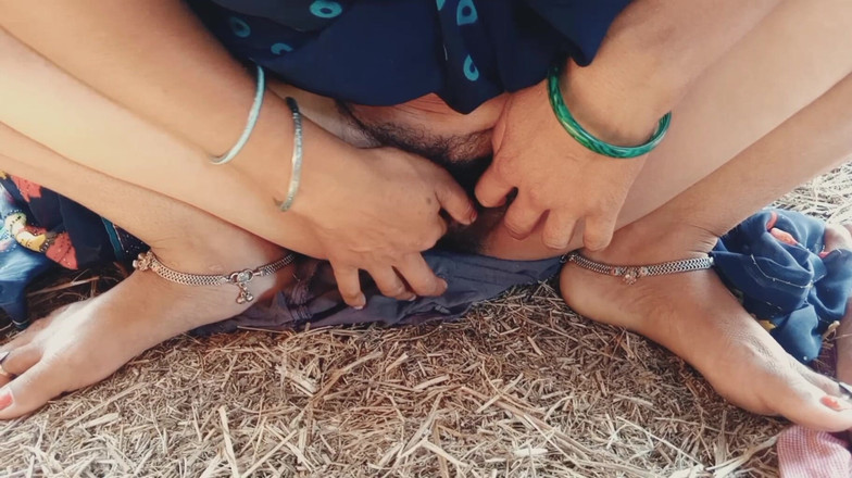 Treblsex: Savita Bhabhi in het veld