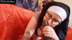 Estrella Steam: Nonne mit brille lutscht einen großen schwarzen schwanz