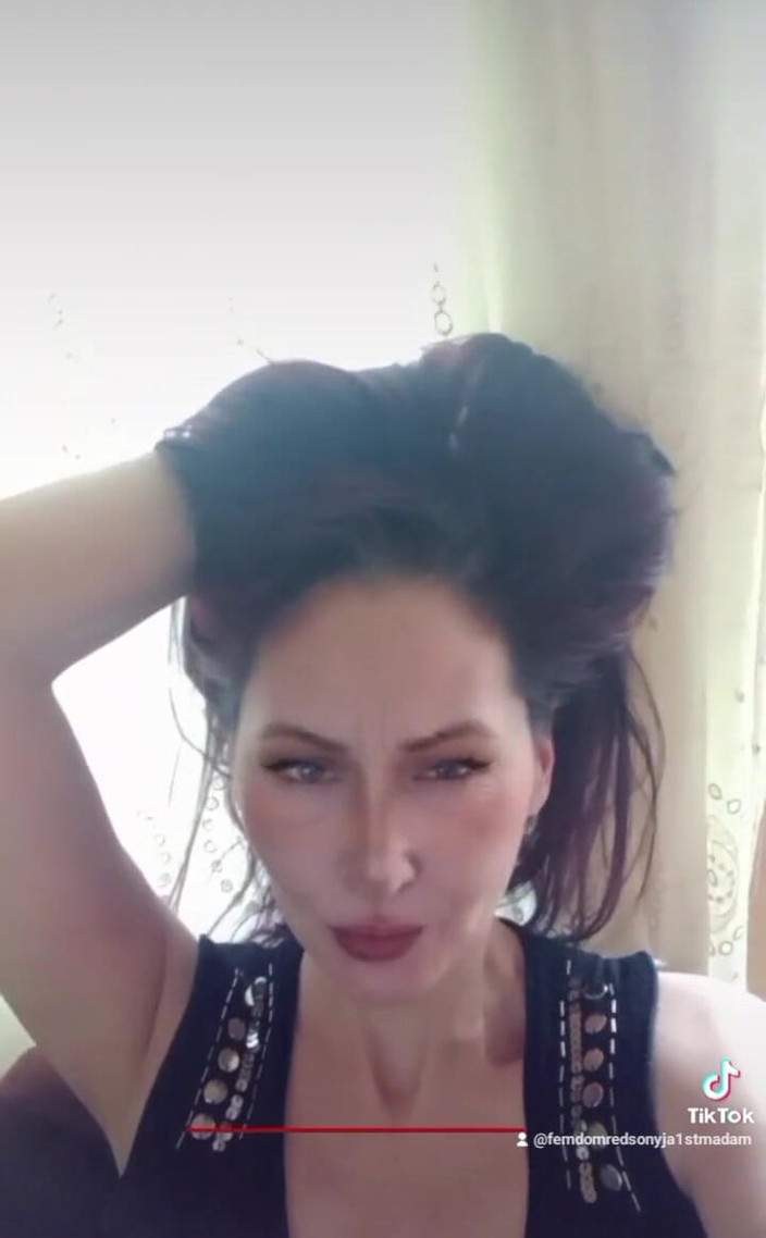 Dominatrix Redsonyja: 只是我旅行后最喜欢的几个角色，今晚我们要上线，头痛已经结束