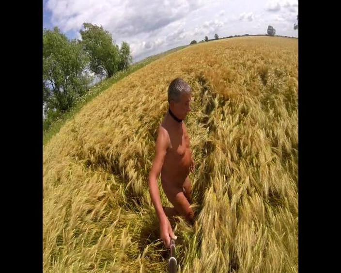 Andy: Field Wank