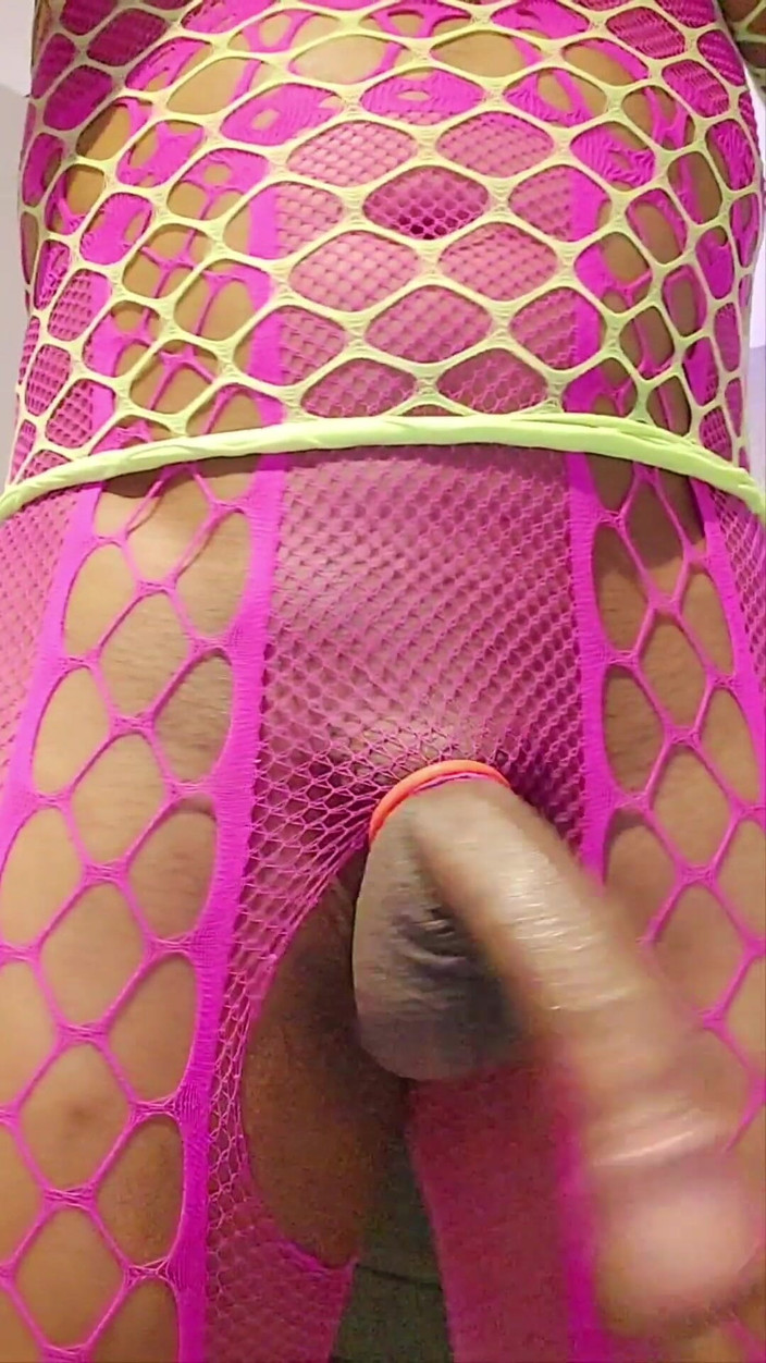 Milah CrossxxX: Mój sąsiad obraża mnie i pluje na mnie przed drzwiami,...