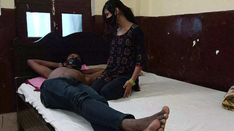 HousewifeGeeta: 남편의 자지가 세워지지 않아 남친에게 전화를 걸어 따먹히는 마누라