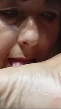 Adorando Los Pies De Mi Dueño 6