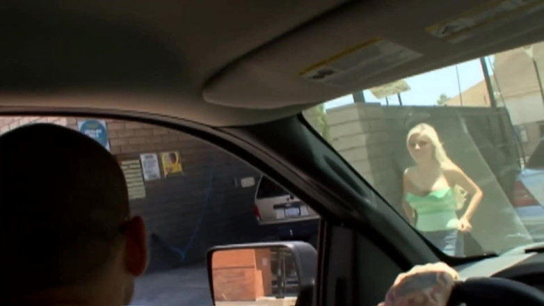 MILF and Big Wet Tits XXX: 完璧なおっぱいを持つホットな美女が犯され、射精される