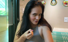 Mila Red Rabbit: Jag fick honom att runka medan han beundrade mina bara...