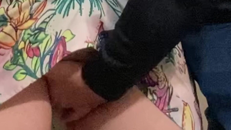 PriyaNaavya: 在公共交通工具上手淫 - 没有穿内裤的女郎