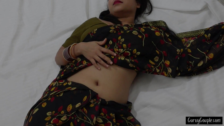 CurvyCumCouple69: สาวอินเดียก้นใหญ่ขี่กลับหลังไม่ถอดส่าหรี