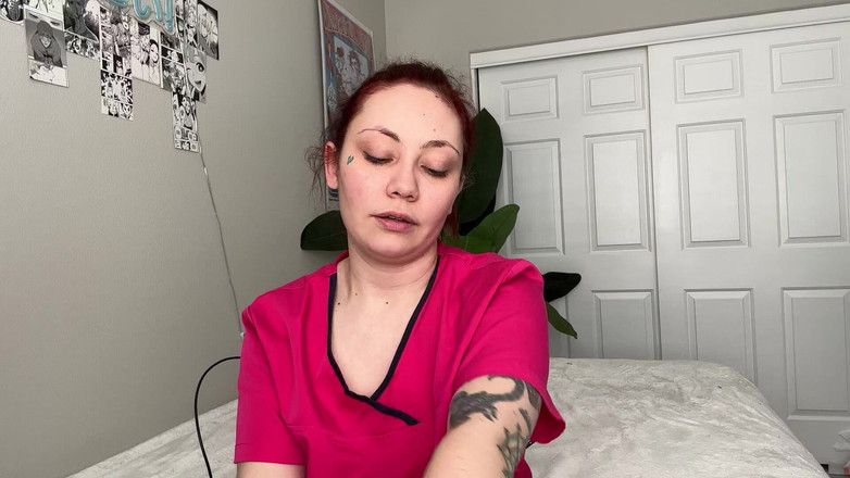 Lenna Lux: Thí nghiệm thu nhỏ y tá Giantess