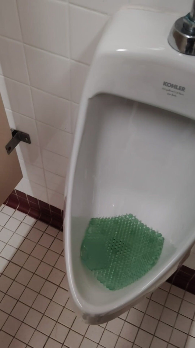 Bb Pissing (Berry butt)