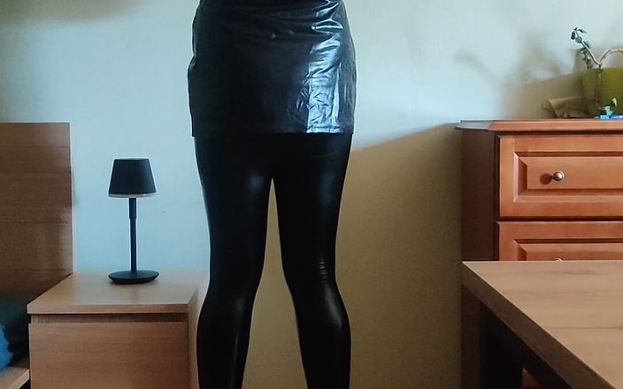 MicziCD: Black Shiny Latex and New Furniture