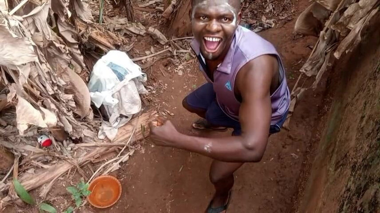 Moviesporn1: Uzun yarak sevgililer gününde kızları patronize ediyor