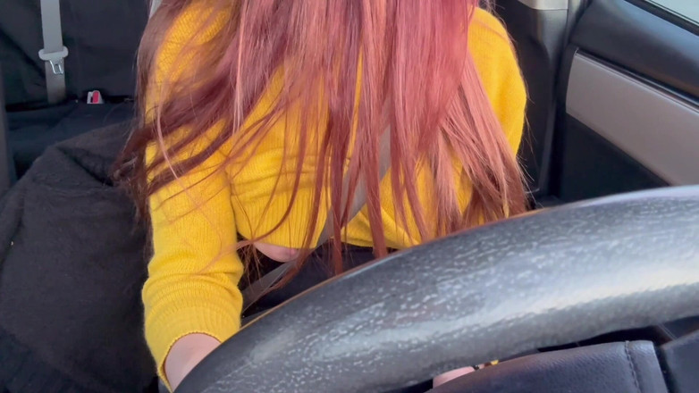 Artemisia Love: 발정난 Af를 운전하면서 보짓물이 많은 젖탱이를 깜박이는 이탈리아 거유 밀프