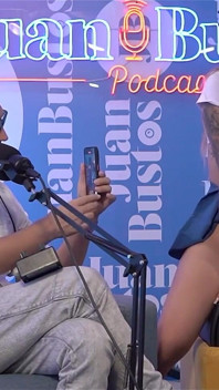 Lepsze niż jej zabawki! Mollysmith tryska całą maszyną Sybian w podkaście Juan Bustos