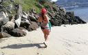 Ouset: Vacker flicka knullar på stranden