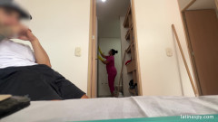 Latinaspy: Pembantu rumah dengan pantat besar membersihkan apt kemudian menyentak bosnya...