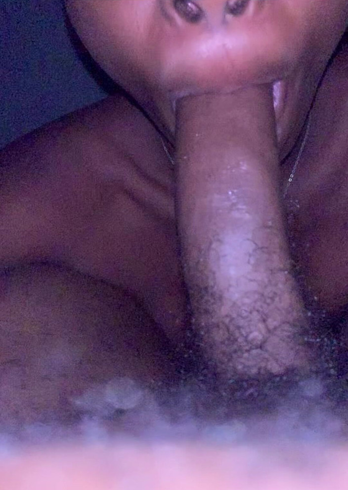 DivaHouz: 最高の視点フェラチオ角度、ゆっくりとジューシーな18歳のピンクの唇を吸うクローズアップをご覧ください