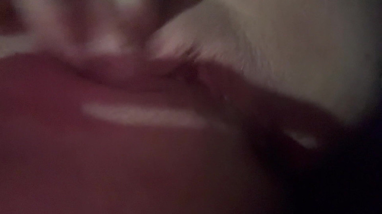 Kendra 69: 내 쪼이는 백마 보지를 가지고 노는 중