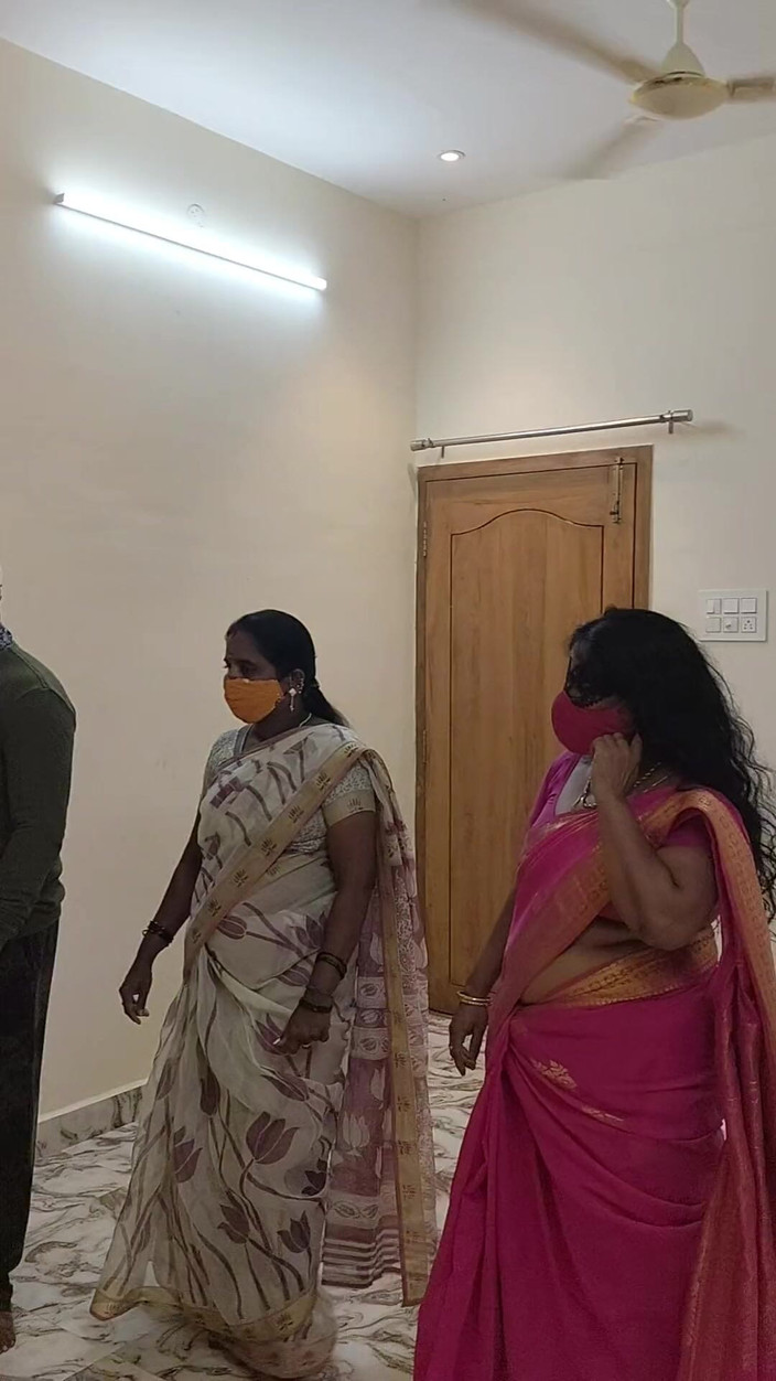 Thesana: Novo inquilino fode o proprietário da casa