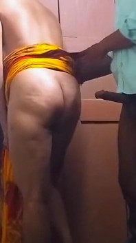 Indian Real Padosi Bhabi Ko Neighbour Ne Chupke Se Mast Choda