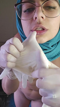 Smelling Everything with Sweaty Stepmommy and Wet Gloves Mia Niqab