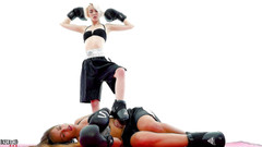 Defeatedsexfight: Tracy Lilith sexy zápas - sexy blondýnka vs roztomilá brunetka