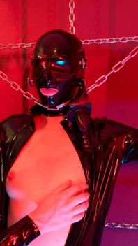 Slave Girl in Latex Catsuit in Electro-shock-heels