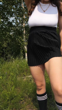 Fetish 146 kaki atletis dengan kaus kaki tinggi lutut dan lift rok