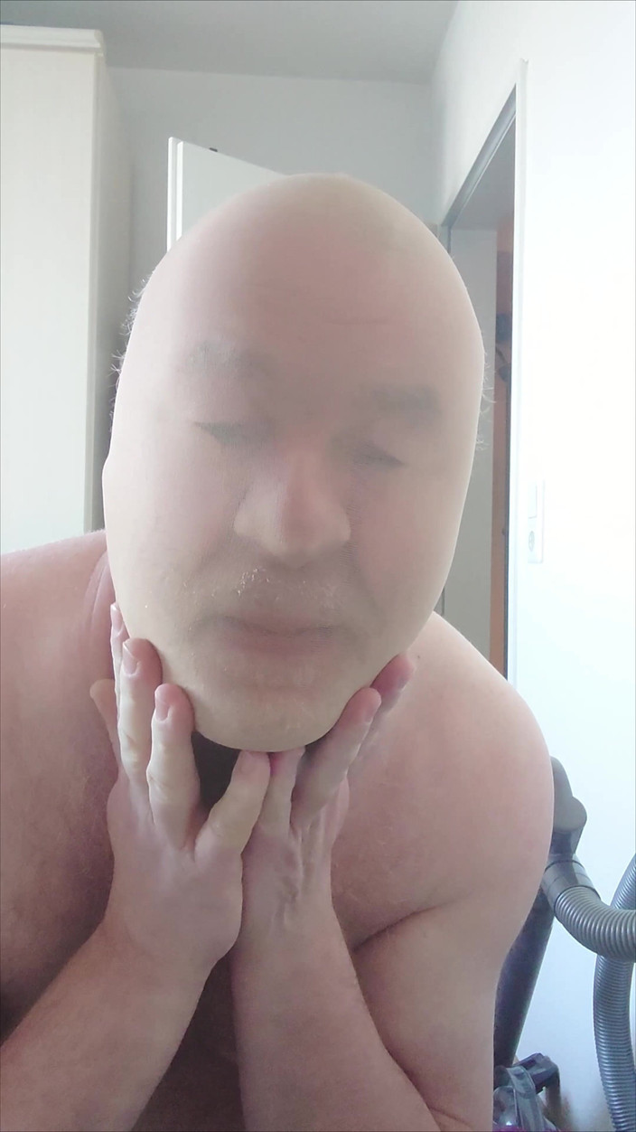 Carmen_Nylonjunge: カーメン・ナイロン・ボーイ 白いカフタンとパンティストッキング