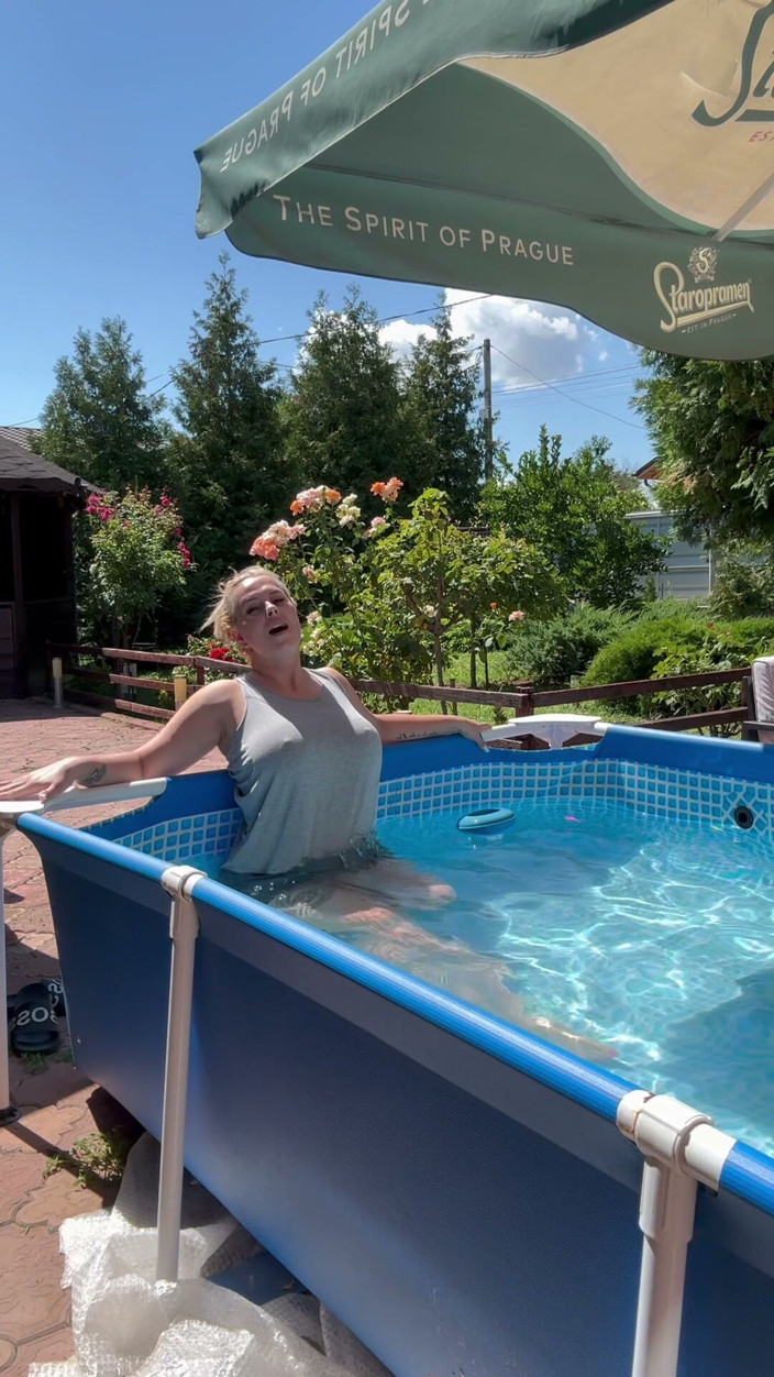 444bigboy: Sex in Pool