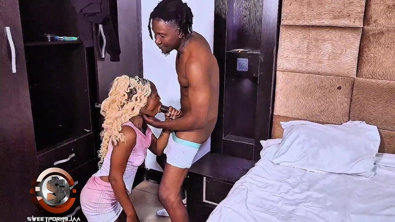 Tusweet9ja: Fuck Queen Martelada Duro No Guarda-roupa