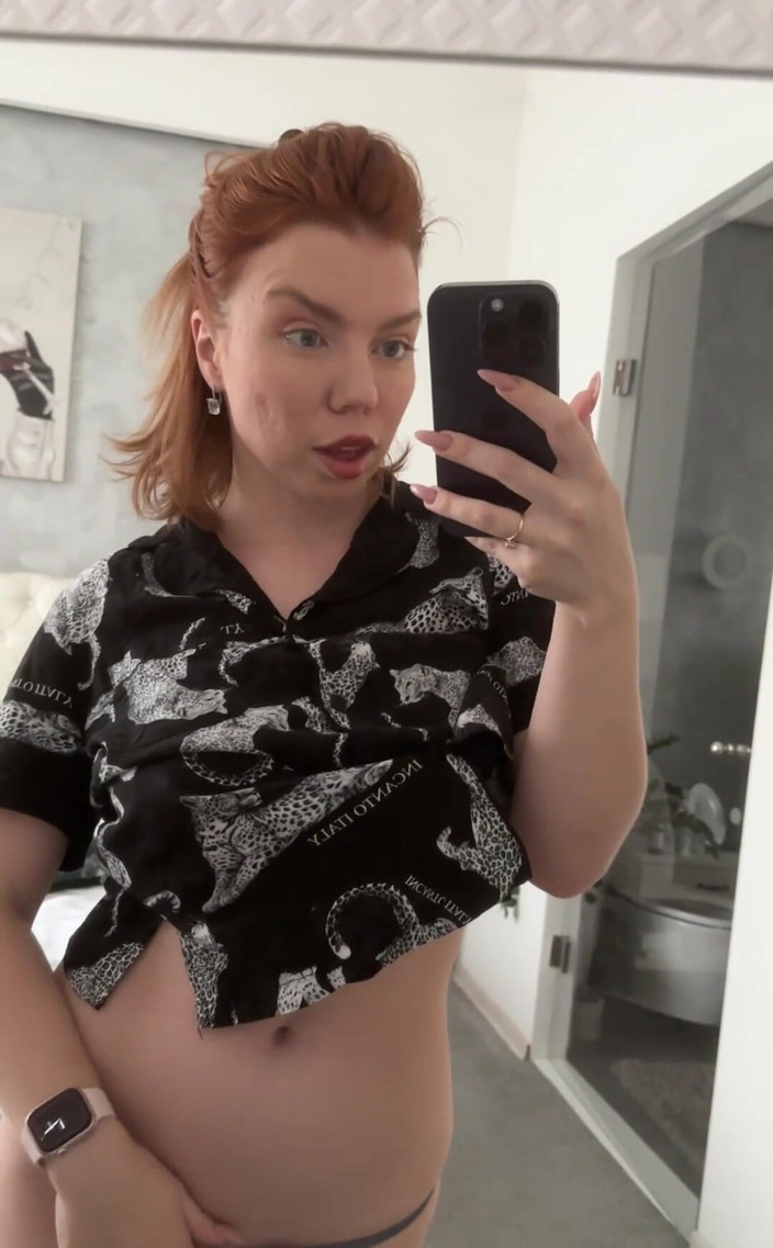 Kisankanna: 淫荡的红发女郎在早上 - 2