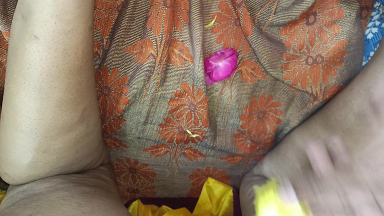 Wonder: Hot Romance with Flowers in Desi Pussy