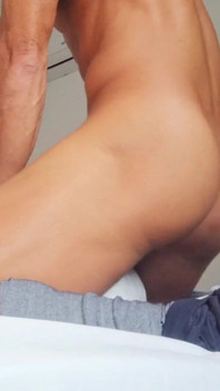 Handjob berisiko di bilik hotel