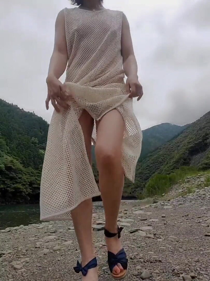 Mayumi Kanzaki: Esposizione all'aperto e pipì all'aperto