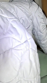 Adoración de polla en la blusa baja Descuidado garganta profunda, saliva y doble semen en el abrigo