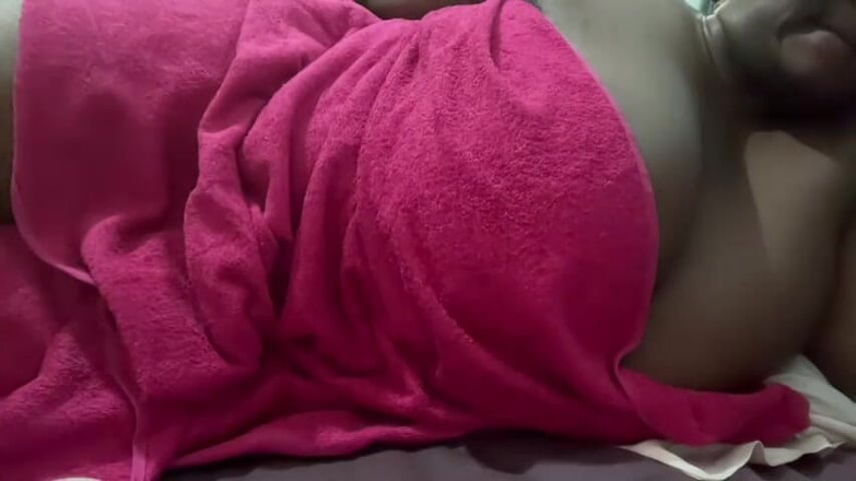 Legendary Booty Overdose: बड़े स्तनों वाली खूबसूरत विशालकाय महिला निप्पलप्ले और कराह रही कामोत्तेजना