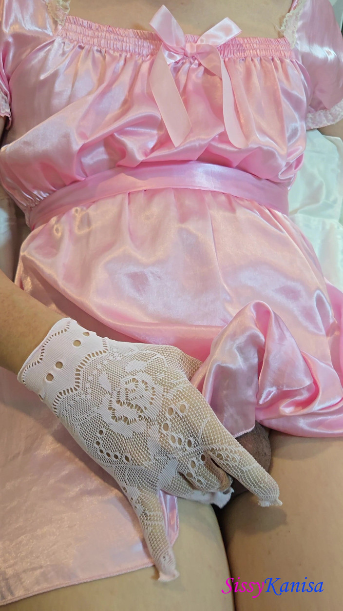 SissyKanisa: बहन kanisa गुलाबी साटन पोशाक और फीता दस्ताने के साथ हिला रही है