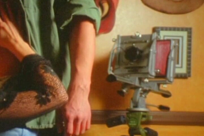 THAGSON RETRO: Крошка-блондинка глубоко заглатывает пульсирующий член и трахает пальцами текущую киску