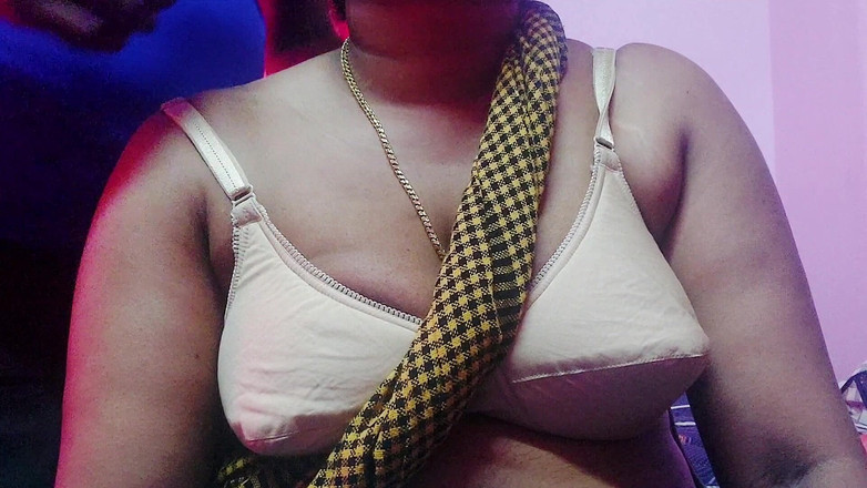 Desi Mohini: Mohini la bhabhi se fait baiser dans une chambre d’hôtel...