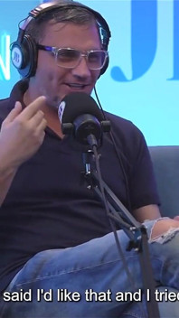 Oljad latina med vackra bröst Kataleya Ross hoppar upp vibratormaskinen tills hon kommer! Juan Bustos Podcast