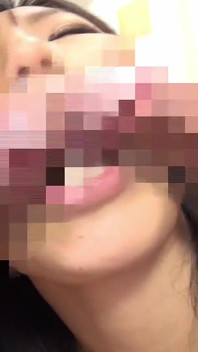 Getrouwde vrouwen zijn zo gemakkelijk! de vrouw met grote tieten in kleding nodigt een man uit om met haar naar buiten te komen. 4-9