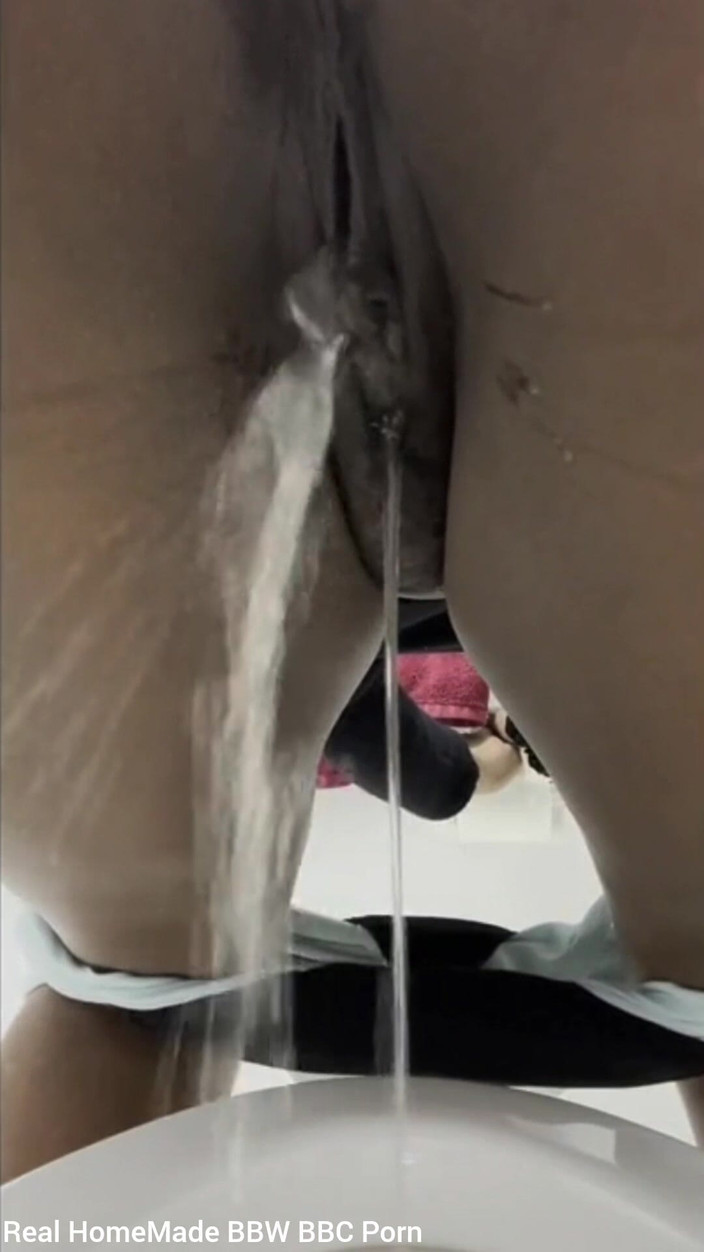 Super sexy ebony cuties: У туалеті пукає, писяє, добірка