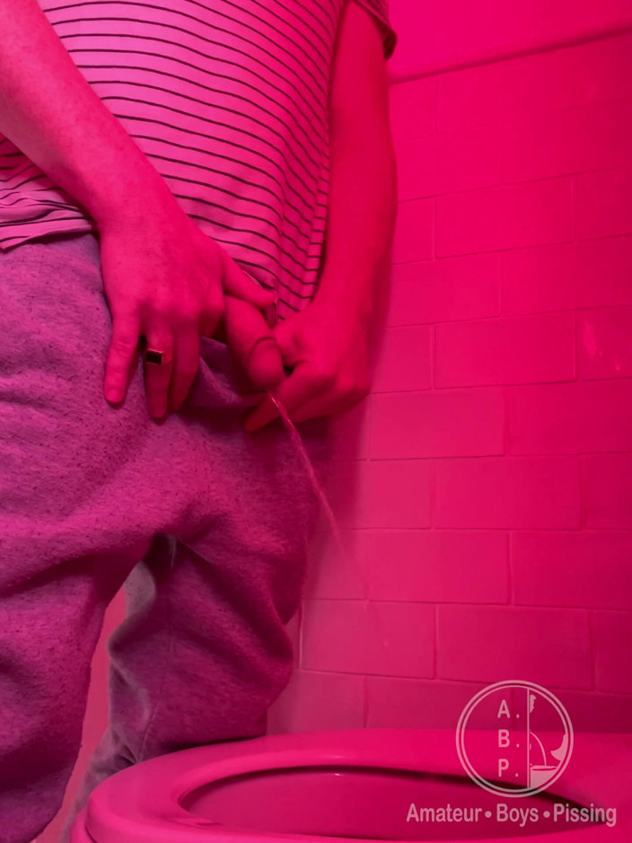 AmateurBoysPissing: Amateur Sports Boy Caught Peeing